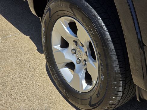 Used 2025 RAM 1500 Big Horn AWD/4WD image 10