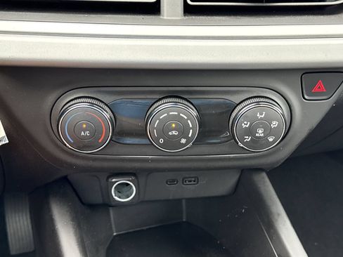 Used 2024 Chevrolet Trax LS FWD image 21