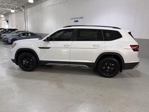 Certified 2026 Volkswagen Atlas Peak Edition AWD/4WD image 5