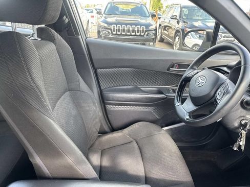 Used 2018 Toyota C-HR XLE FWD image 12