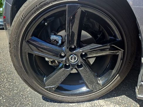 Used 2023 Nissan Sentra SR w/ Midnight Edition Package FWD image 9