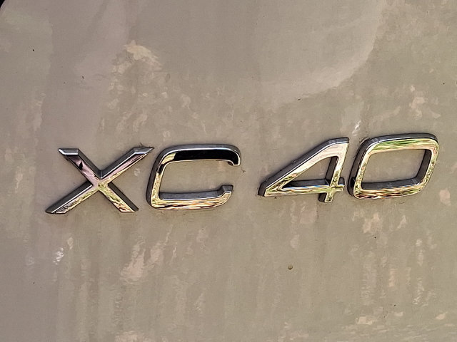Used 2026 Volvo XC40 B5 Plus AWD/4WD image 4
