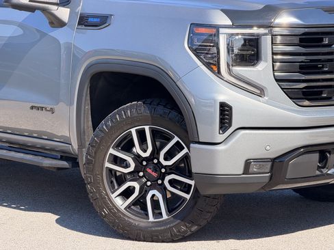 Used 2023 GMC Sierra 1500 AT4 w/ AT4 Preferred Package AWD/4WD image 3