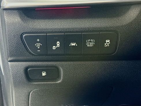 Used 2020 Kia Niro LXS FWD image 10