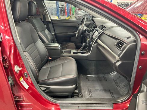 Used 2017 Toyota Camry SE image 29