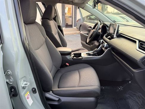 Used 2019 Toyota RAV4 XLE AWD/4WD image 13