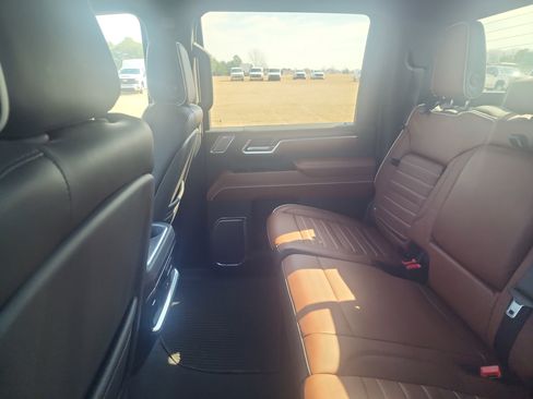 Used 2024 GMC Sierra 2500 Denali Ultimate image 12