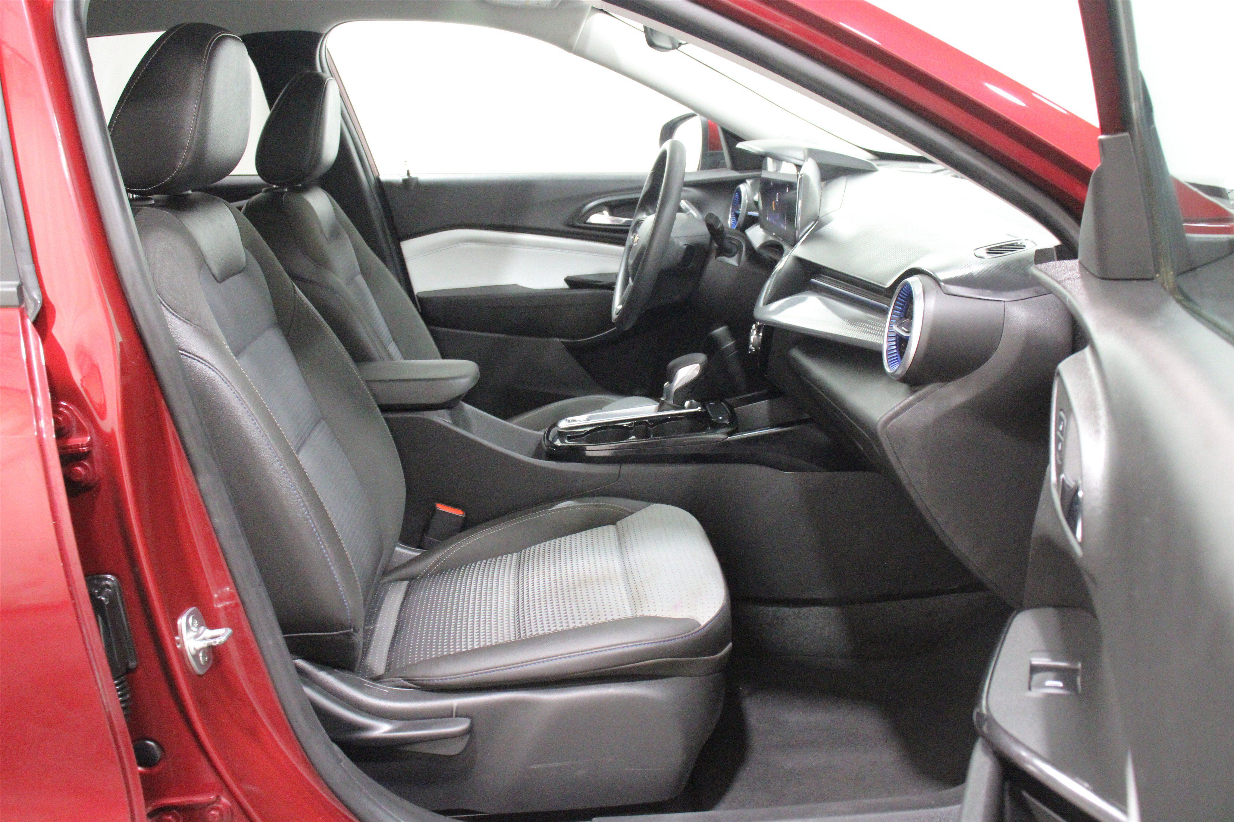 Used 2024 Chevrolet Trax LT FWD image 27