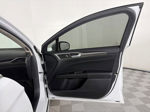 Certified 2018 Ford Fusion SE w/ Fusion SE Technology Package image 30