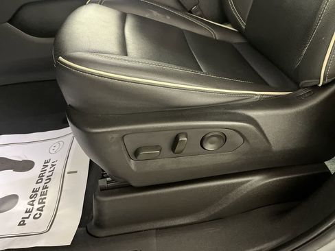 Used 2024 GMC Yukon SLT image 14