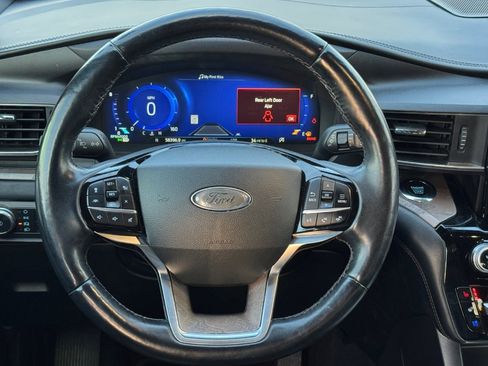 Used 2022 Ford Explorer Platinum w/ Equipment Group 601A image 15