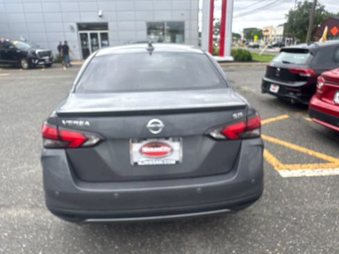 Used 2022 Nissan Versa SR w/ Convenience Package FWD image 4