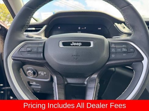 Used 2023 Jeep Grand Cherokee Limited w/ Luxury Tech Group II AWD/4WD image 18