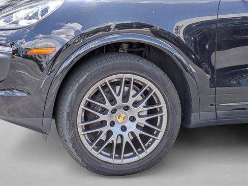Used 2018 Porsche Cayenne Platinum Edition AWD/4WD image 14