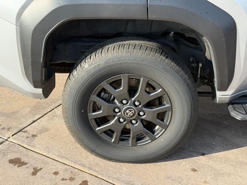 Used 2025 Toyota 4Runner SR5 AWD/4WD image 6