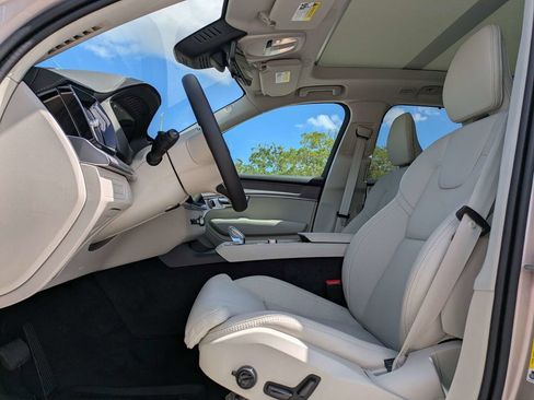 New 2026 Volvo XC90 T8 Ultra w/ Protection Package Premier AWD/4WD image 2
