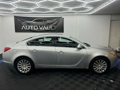 Used 2011 Buick Regal CXL image 2