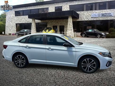 Used 2024 Volkswagen Jetta Sport FWD image 5