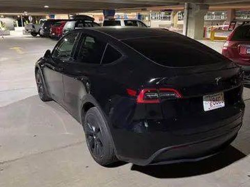 Used 2024 Tesla Model Y Long Range AWD/4WD image 2