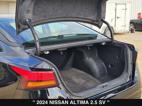 Used 2024 Nissan Altima 2.5 SV FWD image 33