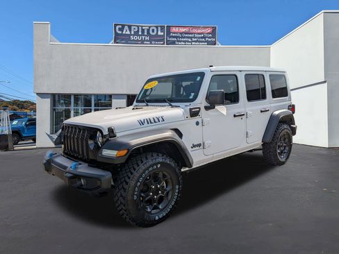Certified 2023 Jeep Wrangler Unlimited w/ Sun & Screen Package AWD/4WD image 6