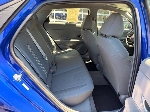 Used 2023 Hyundai Elantra SEL w/ Convenience Package FWD image 16