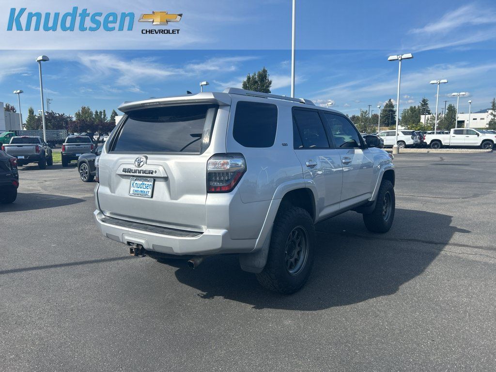 Used 2015 Toyota 4Runner SR5 AWD/4WD image 7