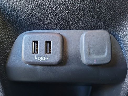 Used 2022 Chevrolet Colorado LT w/ LT Convenience Package image 13