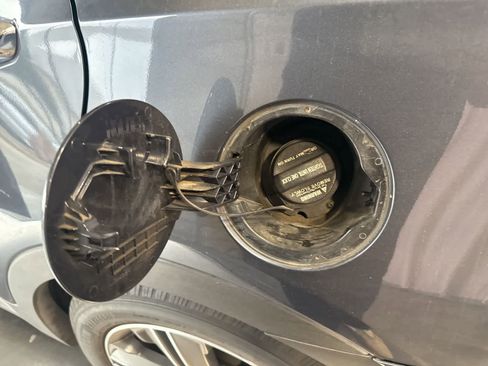 Used 2015 Hyundai Santa Fe Limited w/ Option Group 04 image 11