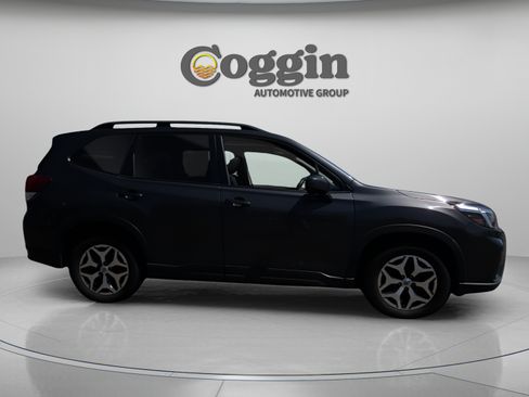 Used 2021 Subaru Forester Premium AWD/4WD image 6