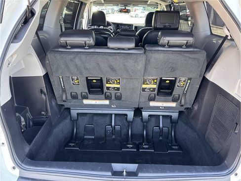Used 2017 Toyota Sienna SE w/ SE Preferred Package FWD image 16