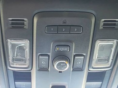 Used 2022 Chevrolet Tahoe Z71 w/ Z71 Off-Road Package AWD/4WD image 28
