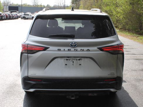 Used 2022 Toyota Sienna XSE w/ XSE Plus Package AWD/4WD image 6