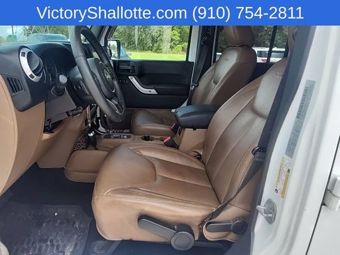 Used 2016 Jeep Wrangler Unlimited Sahara w/ Connectivity Group AWD/4WD image 15