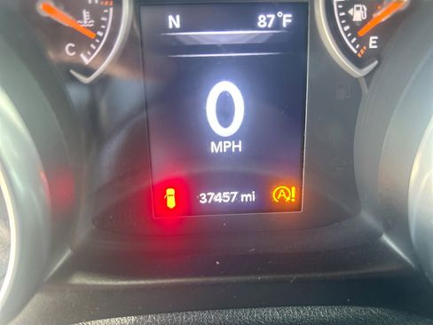 Used 2019 Jeep Wrangler Sport AWD/4WD image 12