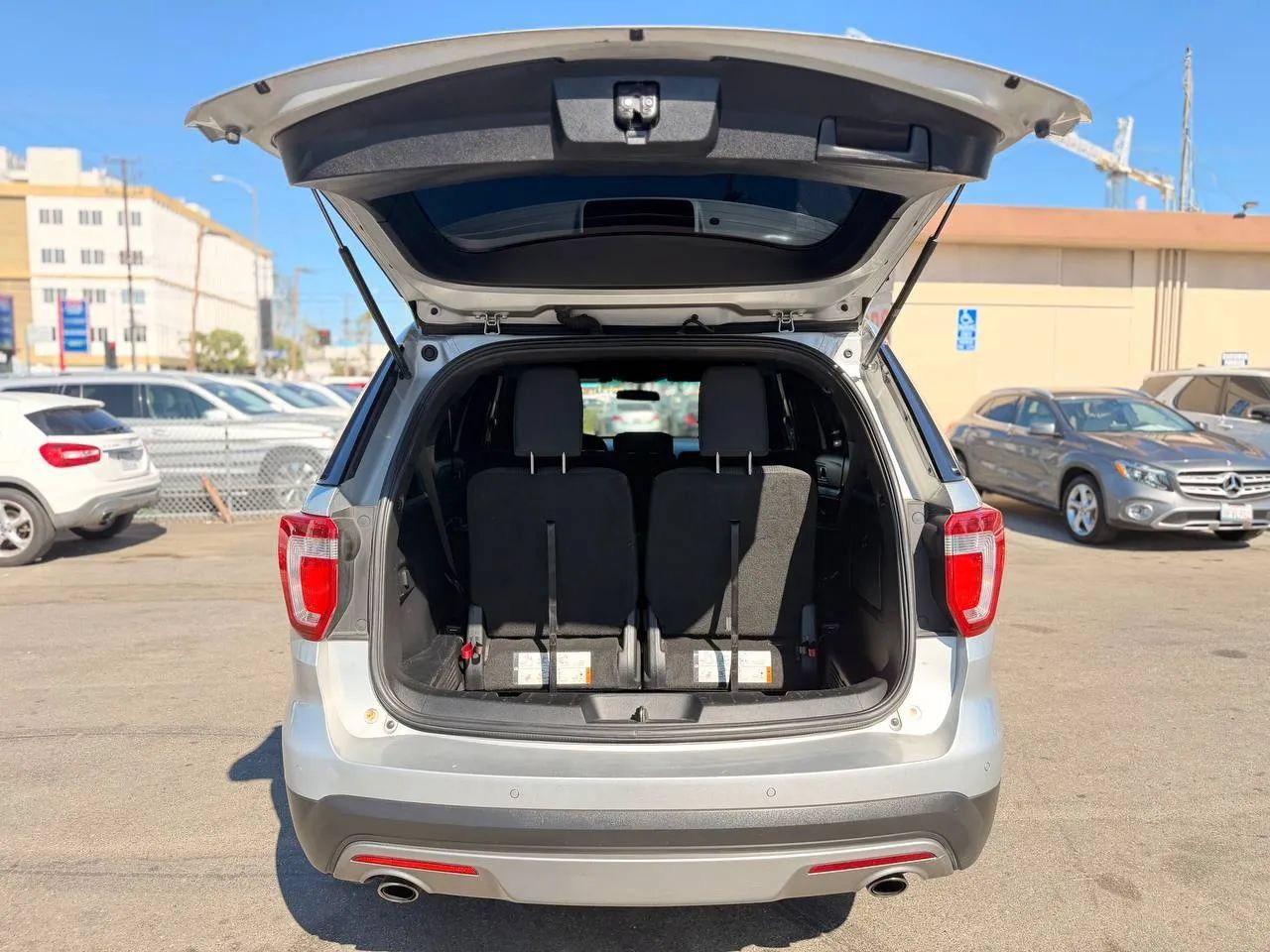 Used 2017 Ford Explorer XLT FWD image 31