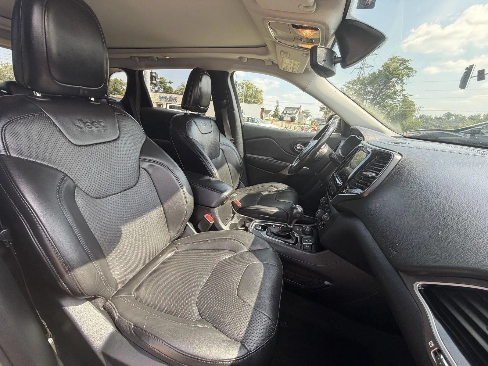 Used 2019 Jeep Cherokee Limited AWD/4WD image 15