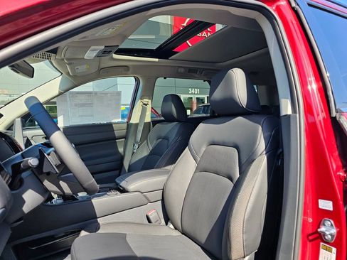 New 2026 Nissan Pathfinder SL w/ SL Premium Package AWD/4WD image 18