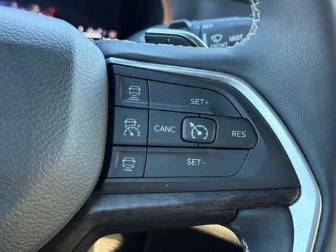 Used 2024 Jeep Grand Cherokee Limited image 24