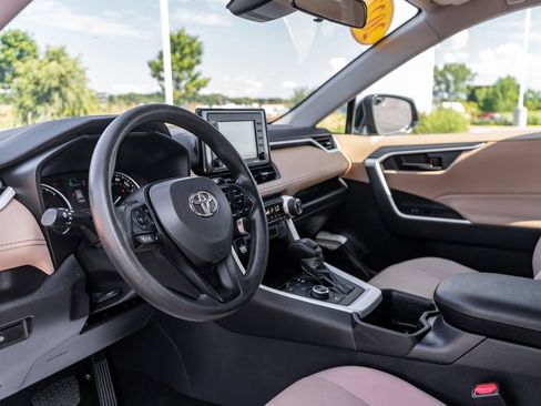 Used 2022 Toyota RAV4 LE AWD/4WD image 19