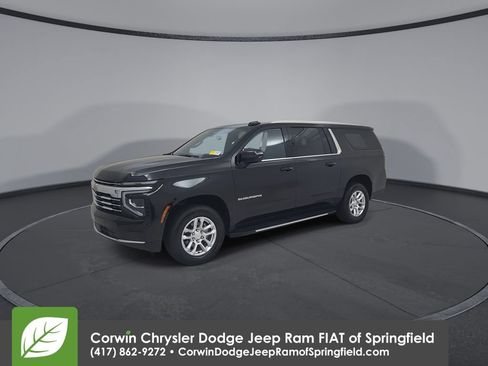 Used 2025 Chevrolet Suburban LT AWD/4WD image 7