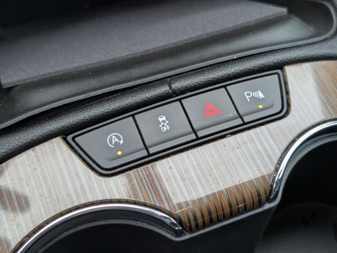 Used 2021 GMC Acadia SLE image 23