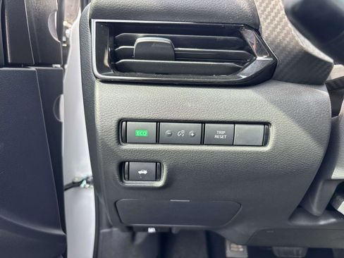 Used 2025 Nissan Sentra SV image 17