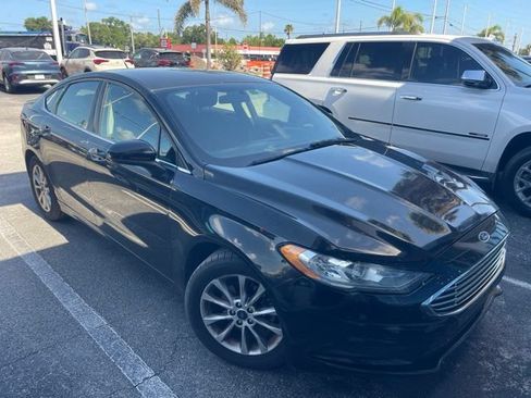 Used 2017 Ford Fusion SE FWD image 6