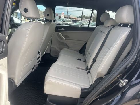 Used 2022 Volkswagen Tiguan SE R-Line image 29