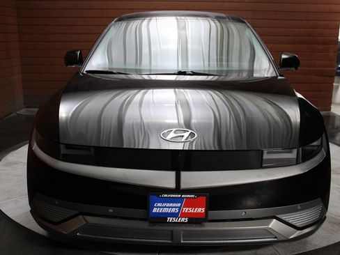 Used 2024 Hyundai Ioniq 5 Limited image 2