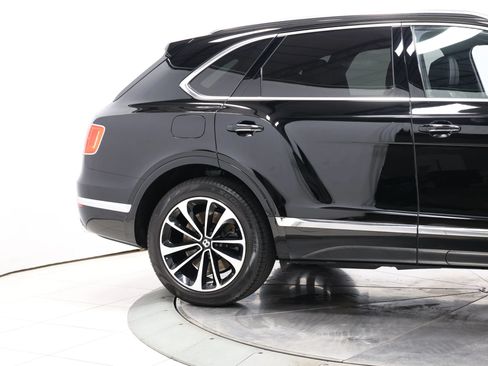Used 2018 Bentley Bentayga AWD/4WD image 80
