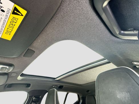 Used 2021 Volvo XC40 T4 R-Design image 20