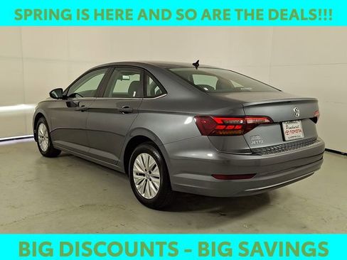 Used 2019 Volkswagen Jetta SE image 5