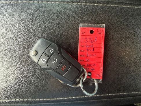Used 2016 Ford Fusion SE w/ Equipment Group 202A FWD image 10